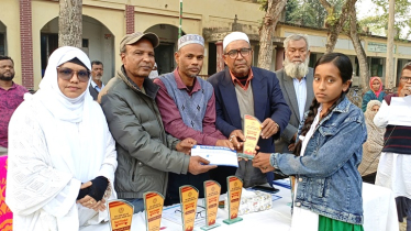 সরিষাবাড়ীতে কৃতি শিক্ষার্থীদের সম্মাননা ক্রেস্ট প্রদান