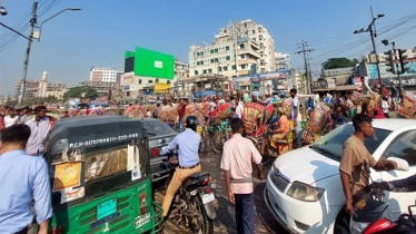 রিকশাচালকদের সরিয়ে দিলো সেনাবাহিনী, যানচলাচল শুরু