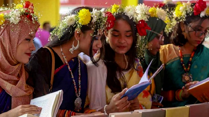 বসন্ত আর ভালোবাসার রঙে রঙিন বইমেলা