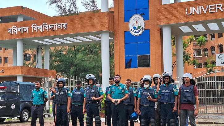 মুক্তি পেলেন বরিশাল বিশ্ববিদ্যালয়ের ১২ শিক্ষার্থী