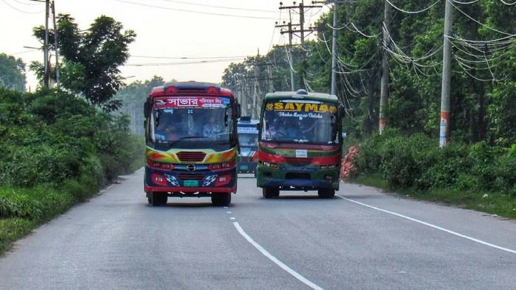 চলন্ত বাসে যাত্রীদের জিম্মি করে ছিনতাই