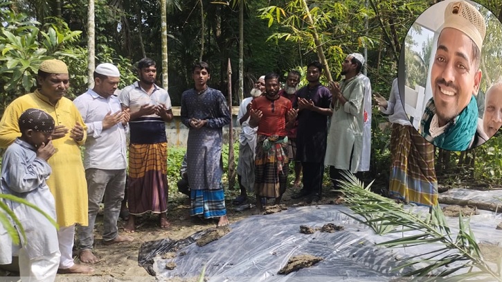 বাবা-মায়ের কবরের পাশে সমাহিত তোফাজ্জল