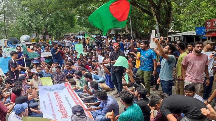 কোটা বাতিলের দাবিতে আজ সারা দেশে সড়ক অবরোধ