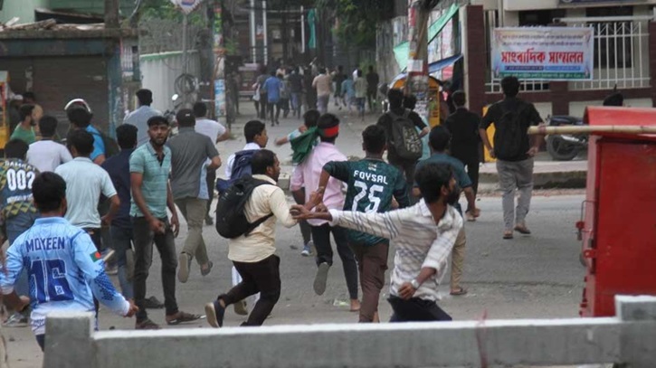 চট্টগ্রামে আন্দোলনকারীদের সঙ্গে ছাত্রলীগের সংঘর্ষ, নিহত ২