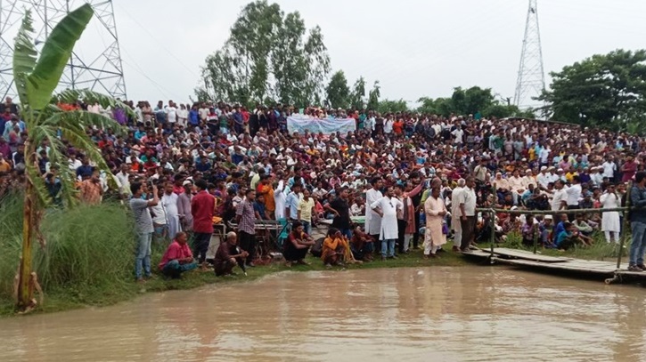 তিস্তাপাড়ে মানুষের ঢল, স্লোগানে স্লোগানে মুখর সমাবেশস্থল