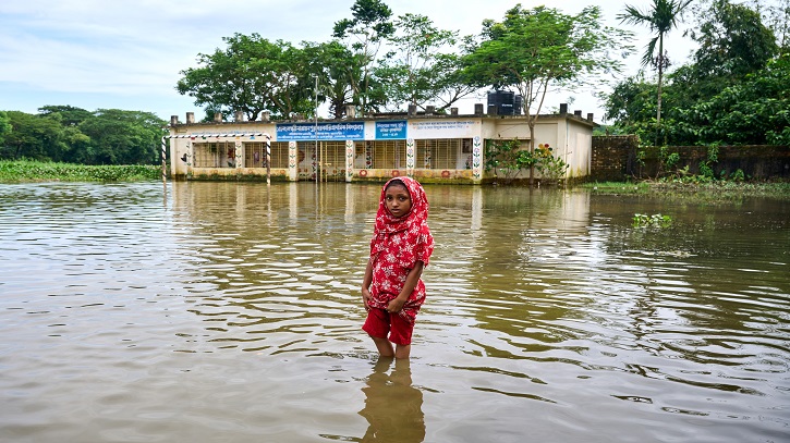 বাংলাদেশে জলবায়ু সংকটে ৩ কোটি ৩০ লাখ শিশুর শিক্ষা ব্যাহত